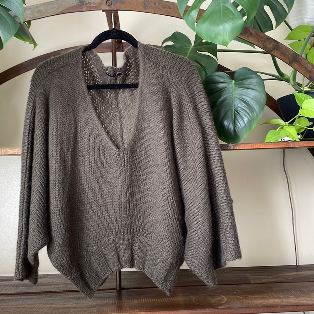 Sisley | brown low neck sweater | medium